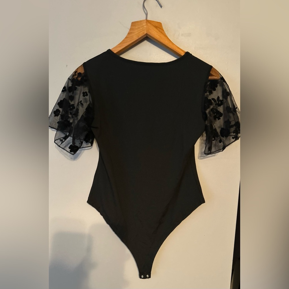 ✌️4/$20✌️ New bodysuit - Picture 3 of 10